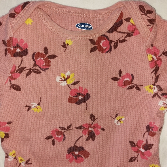 Old Navy Fall/Winter Thermal Bodysuit and Legging, 6-12 Months - Picture 2 of 5